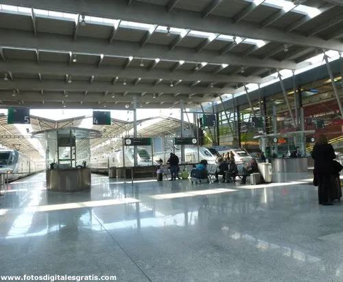 Málaga Estación María Zambrano y Estación Centro Comercial Vialia. Trenes AVE y Regionales