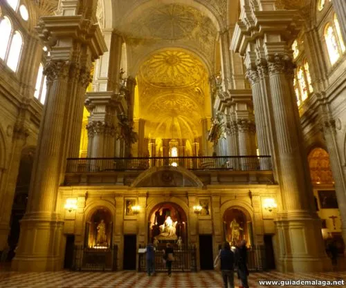 Columnas y Arcos en el interior de la Catedral.