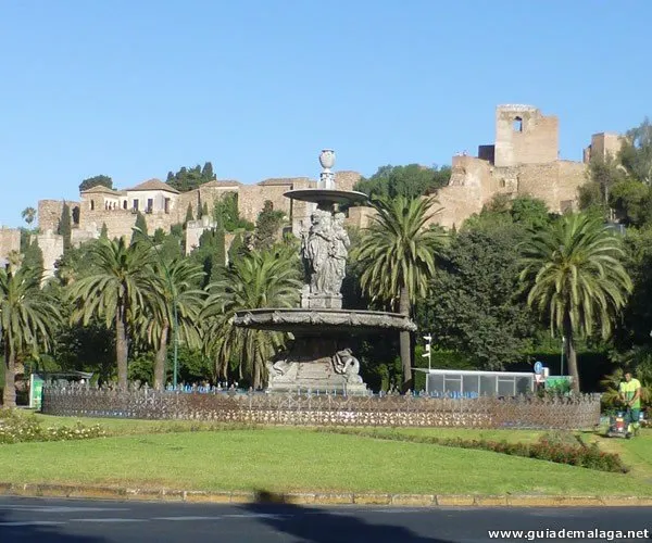 La Fuente de las Tres Gracias, en la Plaza del General Torrijos y Alcazaba.