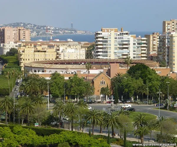 Fuenta de las Tres Gracias y Plaza de Toros.