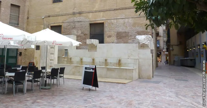 Fuente Plaza de las Flores