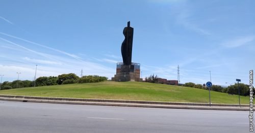 Figura de Pie en Tres Módulos