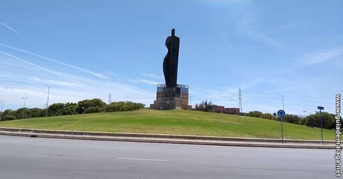 Figura de Pie en Tres Módulos