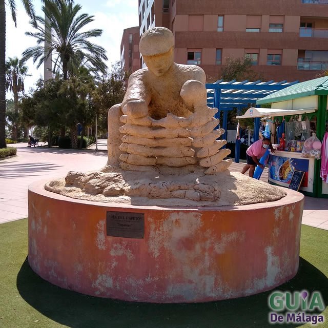 Estatua del Espetero en el Paseo Marítimo de Málaga
